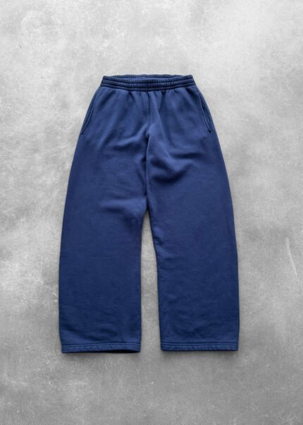 AKIMBO STRAIGHT-LEG SWEATPANTS – NAVY